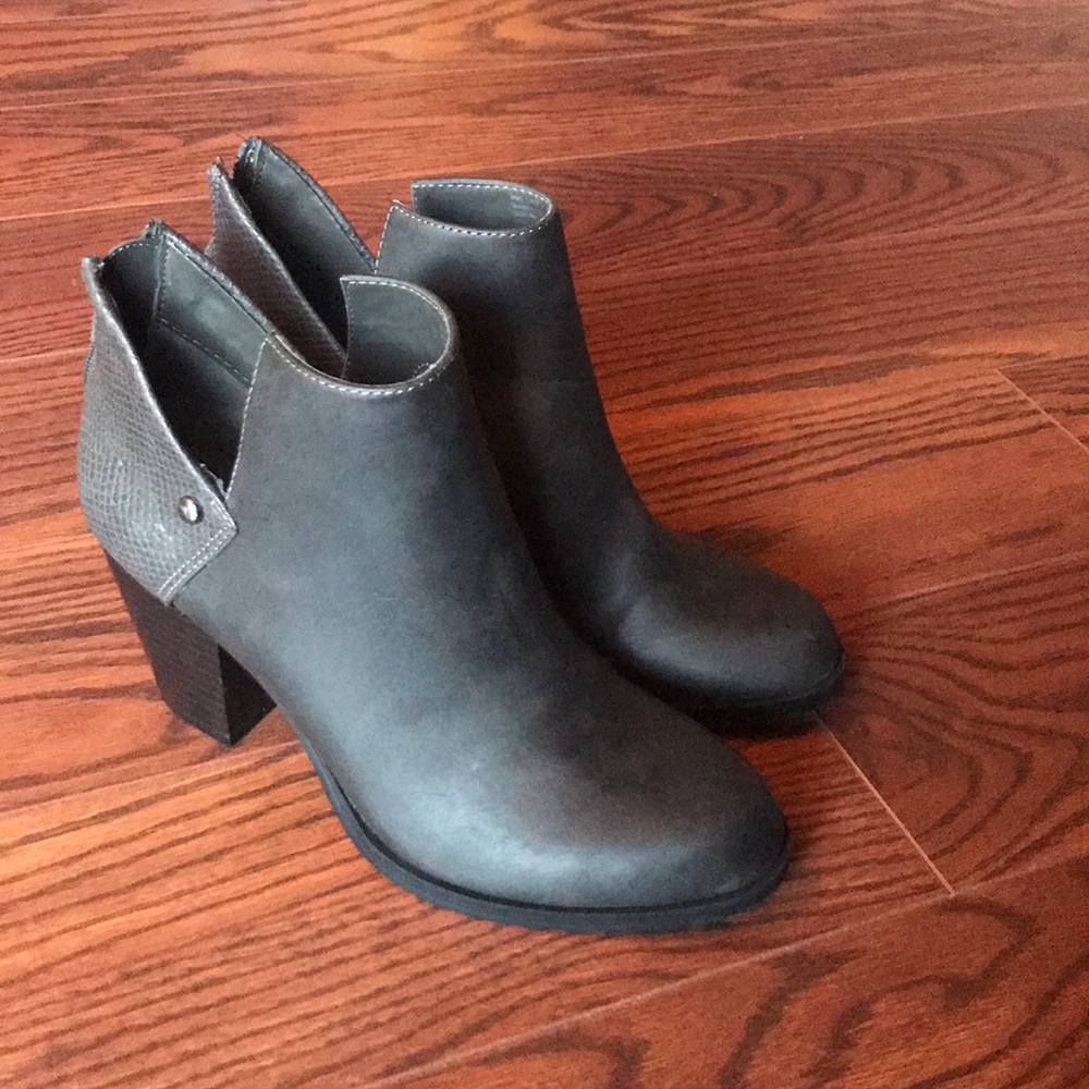 Vera Wang booties